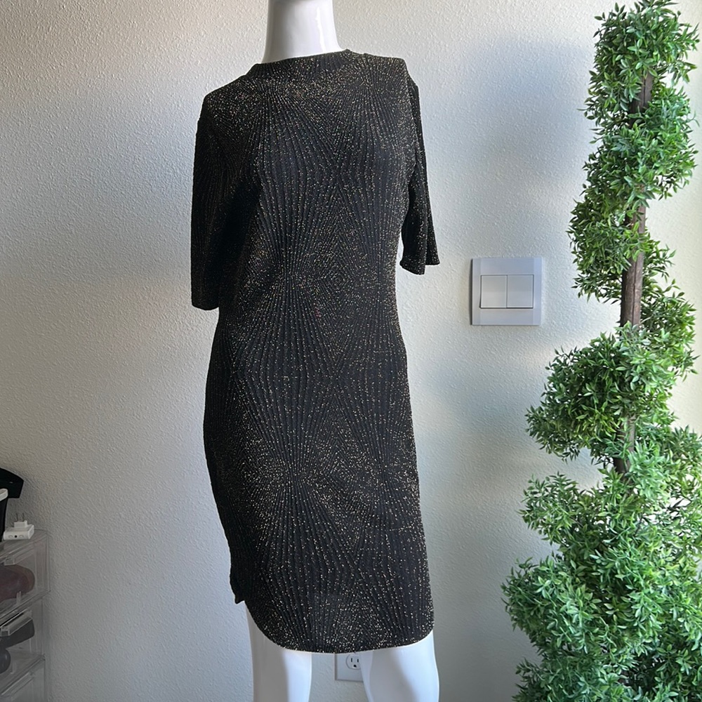 CHERISH BLACK GOLD DRESS SIZE L